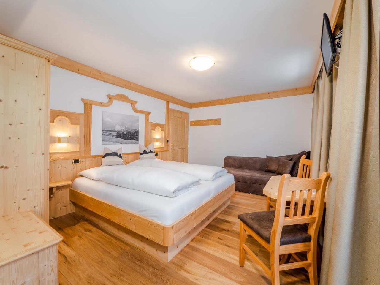 B&B Marina Contacless Check In Santa Cristina Val Gardena Extérieur photo